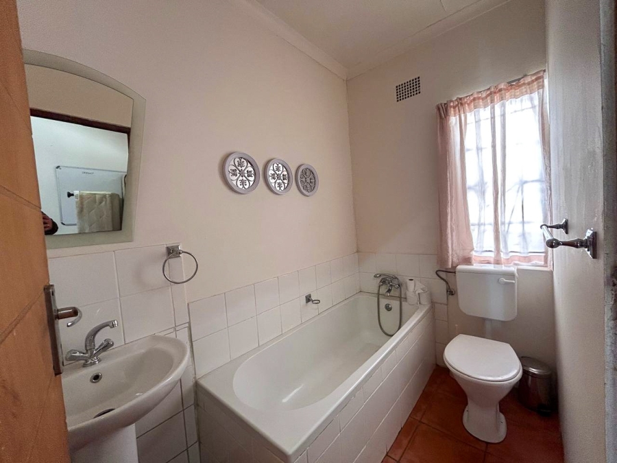 Commercial Property for Sale in Vyfhoek A H North West